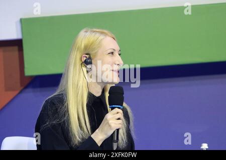 Sankt Petersburg, Russland. Juli 2024. Gulnara Khaidarshina, Direktorin der Abteilung für Zusammenarbeit mit internationalen Organisationen der Bank von Russland, während des Dialogs mit dem Vorsitzenden der Zentralbank von Iran des Finanzkongresses der Bank von Russland in Sankt Petersburg, Russland. (Foto: Maksim Konstantinov/SOPA Images/SIPA USA) Credit: SIPA USA/Alamy Live News Stockfoto