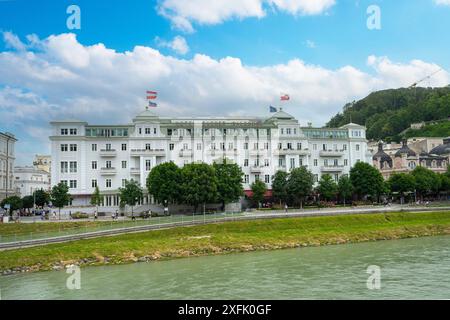 Salzburg, Österreich. 30. Juni 2024. Außenansicht des Hotels Sacher Palace im Stadtzentrum Stockfoto