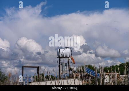 Wassertank in einem Dorf auf Zypern Stockfoto