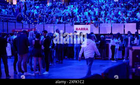 Pamplona. Navarra. juli 2024. Música. Concierto Concierto de Luis Miguel en el Navarra Arena de Pamplona ante más de 7,000 espectadores dentro de su gira 'Tour 2024', con la que el cantante mexicano vuelve a actuar en españolas tras 11 años sin cantar en tierras España, en Pamplona a 3 de julio de 2024. Crédito: Iñigo Alzugaray/Cordon Press Konzert von Luis Miguel in der Navarra Arena in Pamplona vor mehr als 7.000 Zuschauern im Rahmen seiner Tour 2024, mit der der mexikanische Sänger nach 11 Jahren wieder in Spanien auftritt, ohne auf spanischem Boden zu singen. Wellen, in Pamplona Stockfoto