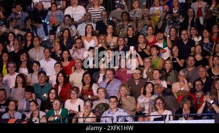 Pamplona. Navarra. juli 2024. Música. Concierto Concierto de Luis Miguel en el Navarra Arena de Pamplona ante más de 7,000 espectadores dentro de su gira 'Tour 2024', con la que el cantante mexicano vuelve a actuar en españolas tras 11 años sin cantar en tierras España, en Pamplona a 3 de julio de 2024. Crédito: Iñigo Alzugaray/Cordon Press Konzert von Luis Miguel in der Navarra Arena in Pamplona vor mehr als 7.000 Zuschauern im Rahmen seiner Tour 2024, mit der der mexikanische Sänger nach 11 Jahren wieder in Spanien auftritt, ohne auf spanischem Boden zu singen. Wellen, in Pamplona Stockfoto