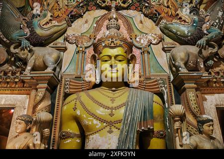 Eine große buddhistische Statue in Sri Lanka Stockfoto