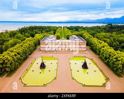 Herrenchiemsee Palace Luftpanorama, es ist ein Komplex von königlichen Gebäuden auf Herreninsel, die größte Insel im Chiemsee, im südlichen B Stockfoto