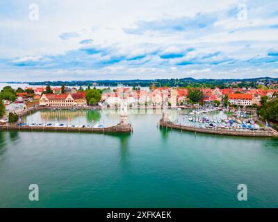 Lindau Luftpanorama. Lindau ist eine große Stadt und Insel am Bodensee oder Bodensee in Bayern, Deutschland. Stockfoto