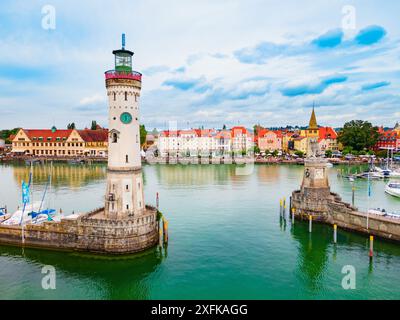 Lindau Luftpanorama. Lindau ist eine große Stadt und Insel am Bodensee oder Bodensee in Bayern, Deutschland. Stockfoto