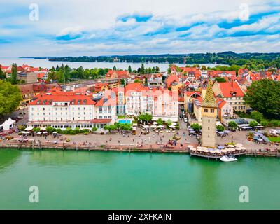 Lindau Luftpanorama. Lindau ist eine große Stadt und Insel am Bodensee oder Bodensee in Bayern, Deutschland. Stockfoto