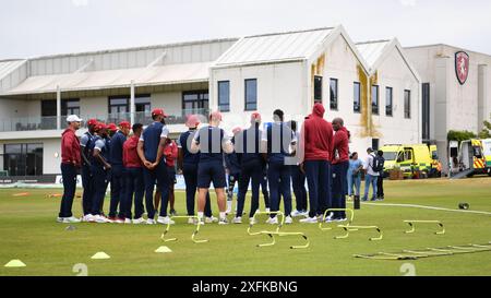 Beckenham, England. Juli 2024. West Indies drängen sich vor dem ersten Tag des Tourspiels zwischen dem First-Class County Select XI und West Indies. Kyle Andrews/Alamy Live News Stockfoto