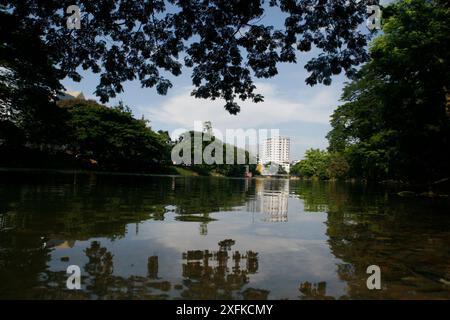 Blick auf den Dhanmondi See in Dhaka, Bangladesch. Juli 2007 Stockfoto