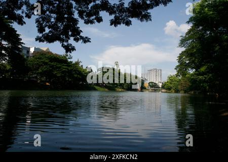 Blick auf den Dhanmondi See in Dhaka, Bangladesch. Juli 2007 Stockfoto