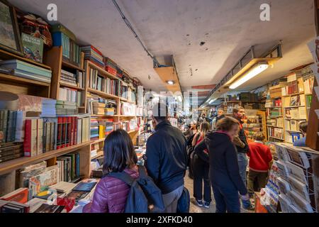 Acqua Alta Bibliothek Buchhandlung in Venedig, Italien. Stockfoto