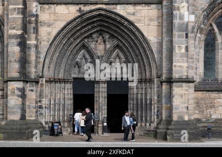 Gotisches Portal des Haupteingangs der Glasgow Cathedral, Church of Scotland Pfarrkirche in Glasgow, Schottland, Vereinigtes Königreich. Stockfoto