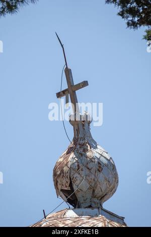 Das Erdbeben beschädigte die Kirche in Antipata, Kefalonia, Griechenland Stockfoto