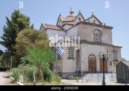 Das Erdbeben beschädigte die Kirche in Antipata, Kefalonia, Griechenland Stockfoto