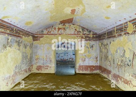 Wandmalerei im Grab der Jagd und Fischerei (Tomba della Caccia e Pesca) in der etruskischen Monterozzi Nekropolis - Tarquinia, Italien Stockfoto