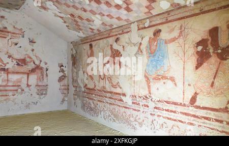 Wandmalerei im Grabmal des Trikliniums (Tomba del TriClinio) - etruskische Nekropole - Tarquinia, Italien Stockfoto