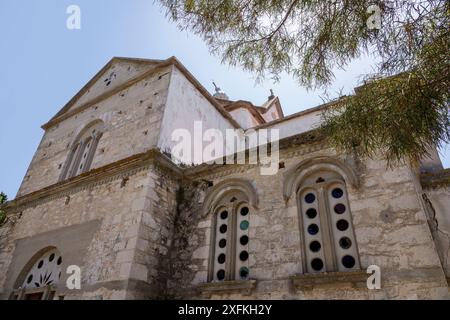 Das Erdbeben beschädigte die Kirche in Antipata, Kefalonia, Griechenland Stockfoto