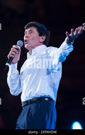 Verona Italien 06.06.2009: Gianni Morandi, berühmter italienischer Sänger, Live-Konzert während der Musik-TV-Sendung „Wind Musica Awards“ in der Arena Stockfoto