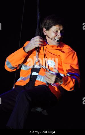 Mailand Italien 03.04.2008: Gianni Morandi, berühmter italienischer Sänger, während des Live-Konzerts in der Palatenda von Piazzale Cuoco Stockfoto