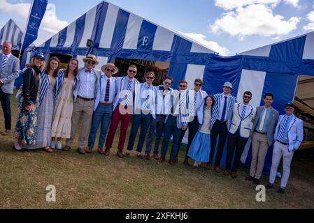 Henley Royal Regatta, Henley-on-Thames, Oxfordshire, UK, 4. Juli 2024. Mitglieder des Riverside Rowing Club, Boston, USA. Quelle: Martin Anderson/Alamy Live News Stockfoto