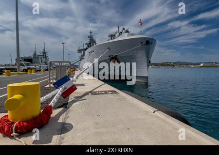 Toulon, Frankreich. Juli 2024. Das französische Versorgungsschiff Jacques Chevallier legte am 1. Juli 2024 im französischen Hafen von Toulon an. Foto: Laurent Coust/ABACAPRESS. COM Credit: Abaca Press/Alamy Live News Stockfoto