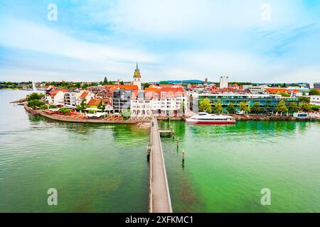 Friedrichshafen Altstadt Luftpanorama. Friedrichshafen ist eine Stadt am Ufer des Bodensees in Bayern. Stockfoto