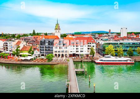 Friedrichshafen Altstadt Luftpanorama. Friedrichshafen ist eine Stadt am Ufer des Bodensees in Bayern. Stockfoto