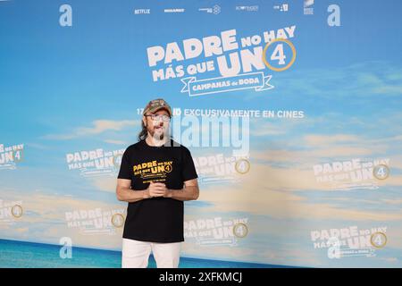 Madrid, Spanien. Juli 2024. Santiago Segura nimmt am 7. April 2024 an der Fotokonferenz „Padre no Hay MAS que uno 4“ in Santiago, Chile, Teil. (Foto: Hazhard Espinoza Vallejos/NurPhoto) Credit: NurPhoto SRL/Alamy Live News Stockfoto