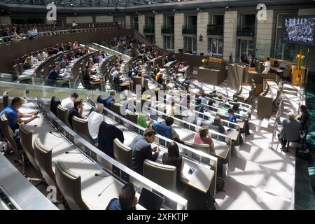 Bild einer Plenartagung des flämischen Parlaments in Brüssel am Donnerstag, den 4. Juli 2024 BELGA FOTO HATIM KAGHAT Stockfoto