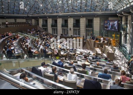 Bild einer Plenartagung des flämischen Parlaments in Brüssel am Donnerstag, den 4. Juli 2024 BELGA FOTO HATIM KAGHAT Stockfoto