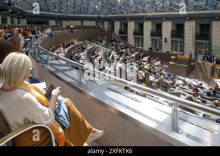 Bild einer Plenartagung des flämischen Parlaments in Brüssel am Donnerstag, den 4. Juli 2024 BELGA FOTO HATIM KAGHAT Stockfoto