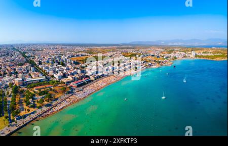 Panoramablick auf den Strand von Didim. Didim ist eine Stadt in der Provinz Aydin in der Türkei. Stockfoto