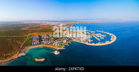 Didim Marina Panoramablick aus der Luft. Didim ist eine Stadt in der Nähe der Stadt Marmaris in der Provinz Aydin in der Türkei. Stockfoto