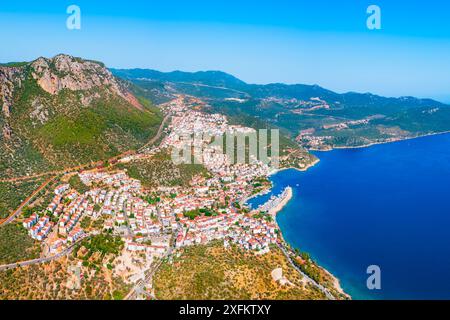 Panoramablick auf die Stadt Kas. Kas oder Kash ist ein kleiner Badeort in der Provinz Antalya in der Türkei. Stockfoto