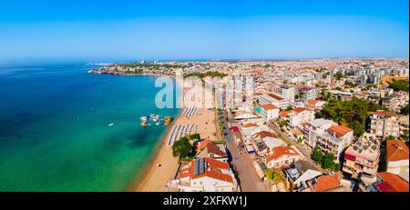 Panoramablick auf den Strand von Didim. Didim ist eine Stadt in der Provinz Aydin in der Türkei. Stockfoto