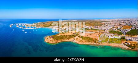 Panoramablick auf den Strand von Didim. Didim ist eine Stadt in der Provinz Aydin in der Türkei. Stockfoto