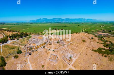 Ausgrabungsstätte Miletus aus der Vogelperspektive. Miletus war eine antike griechische Stadt und liegt heute in der Nähe der modernen Stadt Didim in der Türkei. Stockfoto