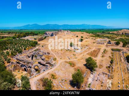 Ausgrabungsstätte Miletus aus der Vogelperspektive. Miletus war eine antike griechische Stadt und liegt heute in der Nähe der modernen Stadt Didim in der Türkei. Stockfoto