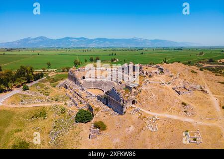 Das Theater von Milet aus der Vogelperspektive. Miletus war eine antike griechische Stadt und liegt heute in der Nähe der modernen Stadt Didim in der Türkei. Stockfoto