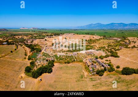 Ausgrabungsstätte Miletus aus der Vogelperspektive. Miletus war eine antike griechische Stadt und liegt heute in der Nähe der modernen Stadt Didim in der Türkei. Stockfoto