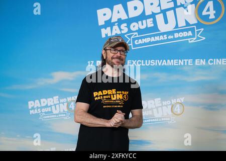 Madrid, Spanien. Juli 2024. Santiago Segura nimmt am 4. Juli 2024 im Hotel Santo Domingo am Madrider Fotogespräch zum „Padre No Hay Más Que UNO 4“ Teil. Quelle: SIPA USA/Alamy Live News Stockfoto