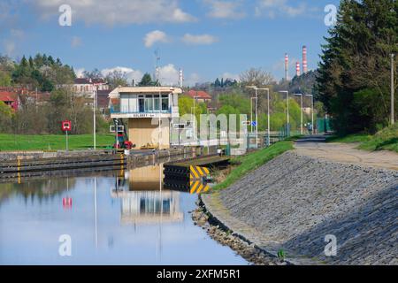 Dolanky-Schleuse an der Elbe, Böhmen, Tschechien Stockfoto