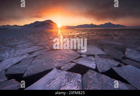 Die erste Nacht mit dem Midnight Sun in Svalbard, Norwegen, 17. April 2016 Stockfoto