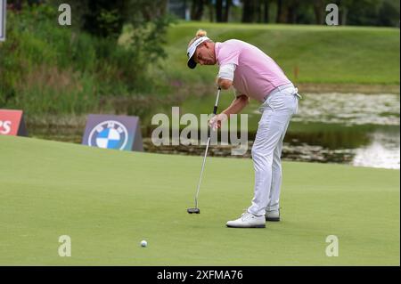 4. Juli 2024, Bayern, München/Eichenried: Golf: BMW International Open, 1. Runde, Marcel Siem Putting. Foto: Christian Kolbert/Kolbert-Press/dpa Stockfoto