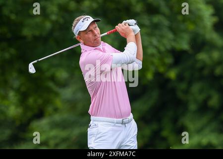 4. Juli 2024, Bayern, München/Eichenried: Golf: BMW International Open, 1. Runde, Marcel Siem trifft den Ball. Foto: Christian Kolbert/Kolbert-Press/dpa Stockfoto