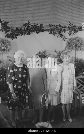 Ehemalige First Ladies Barbara Bush, Lady Bird Johnson, Betty Ford und Nancy Reagan. USA, 1994. Von L. Patterson Stockfoto