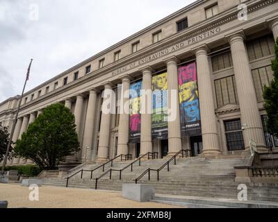 Der Eingang zum Bureau of Engraving and Printing in Washington, D.C., ist ein beeindruckender Anblick, wo Milliarden von Dollar gedruckt werden. Stockfoto
