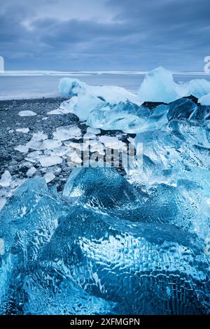 Eis onbeach am Gletschersee Jökulsárlón, Island, Februar 2015. Stockfoto