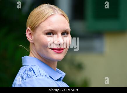 München, Deutschland. Juli 2024. Rosalie Thomass, Schauspielerin, nimmt an einem Empfang des FilmFernsehfonds Bayern (FFF Bayern) während der Filmfestspiele München Teil. Quelle: Sven Hoppe/dpa/Alamy Live News Stockfoto