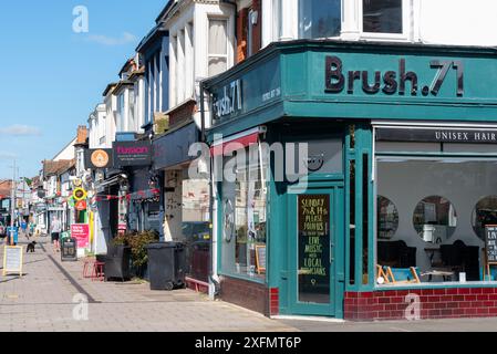 Leigh Road, Leigh on Sea, Essex, Großbritannien, Geschäfte und Dienstleistungen. Leigh on Sea ist ein wohlhabendes Gebiet westlich von Southend on Sea Stockfoto