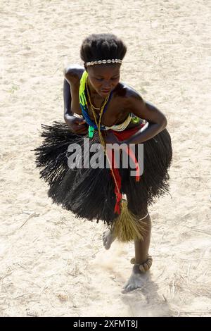 Tänzerin bei Karneval, Eticoga, Orango Island, Bijagos UNESCO Biosphärenreservat, Guinea Bissau, Februar 2015. Stockfoto